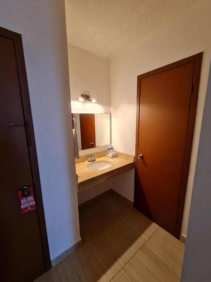 Hotel Marlon Chetumal Extérieur photo